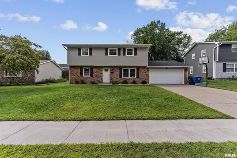 1453 W 41 St, Davenport, IA 52806