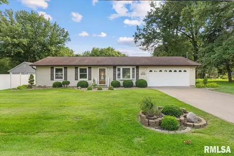 115 W 19th Ave, Coal Valley, IL 61240