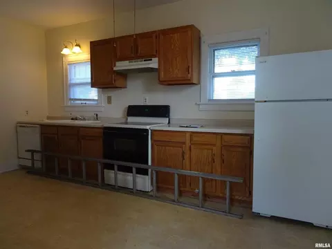 917 3rd St, Silvis, IL 61282 photo 3