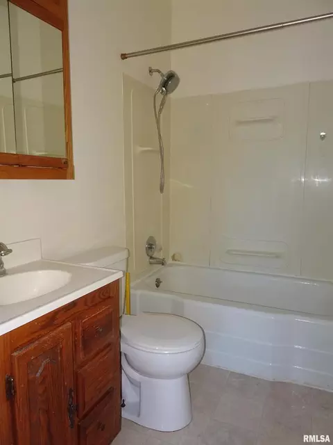 917 3rd St, Silvis, IL 61282 photo 8