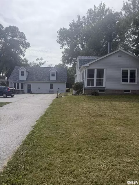 2127 W 51st St, Davenport, IA 52806