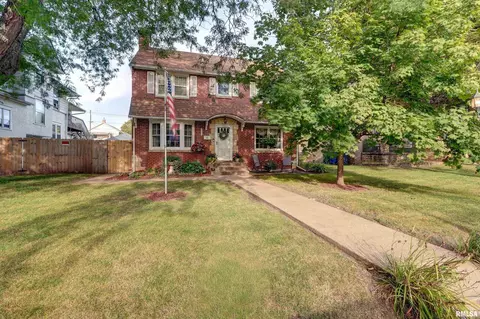 610 Argyle Ct, Clinton, IA 52732