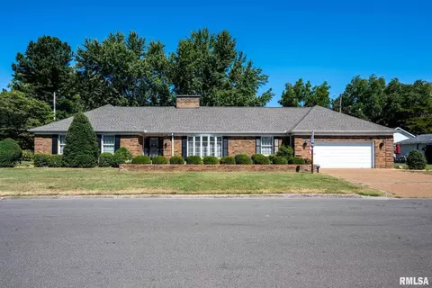 1702 Redbud Ln, Marion, IL 62959