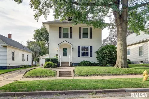 823 14th Ave S, Clinton, IA 52732