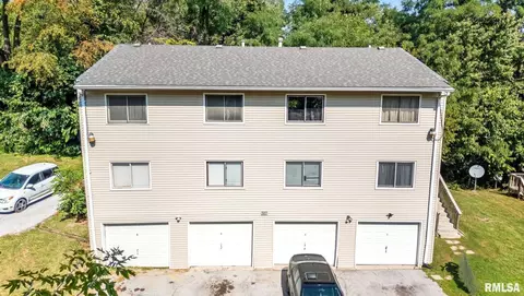 3117 Schuetzen Ln, Davenport, IA 52804