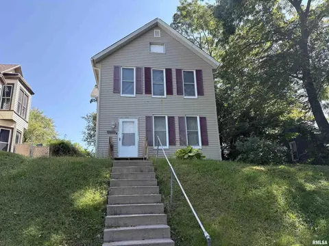 1215 Farnam St, Davenport, IA 52803