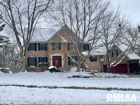 6800 Ridges Ct, Bettendorf, IA 52722