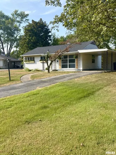 44 S Edgewood Ln, Centralia, IL 62801