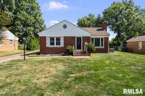 1870 25th Avenue Ct, Moline, IL 61265