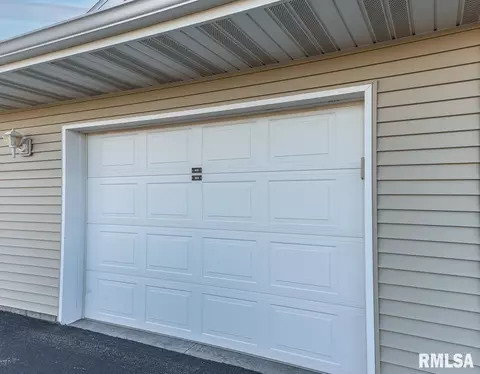 400 E Franklin St #202, Eldridge, IA 52748 photo 6