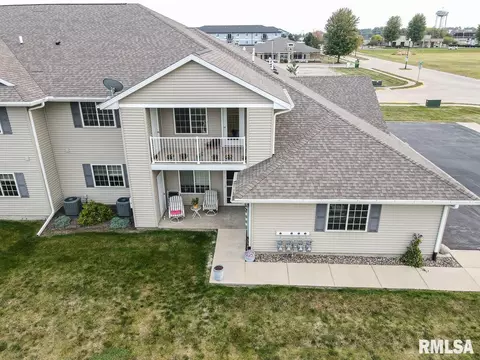 400 E Franklin St #202, Eldridge, IA 52748 photo 2