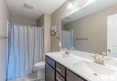 400 E Franklin St #202, Eldridge, IA 52748 photo 15