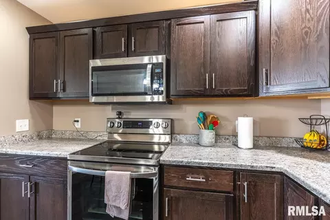 400 E Franklin St #202, Eldridge, IA 52748 photo 8