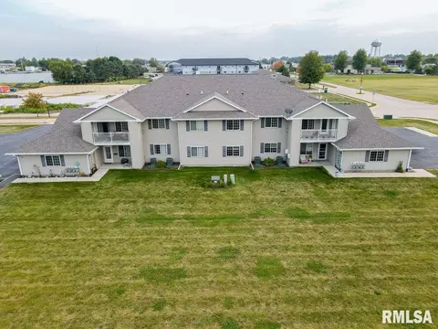 400 E Franklin St #202, Eldridge, IA 52748