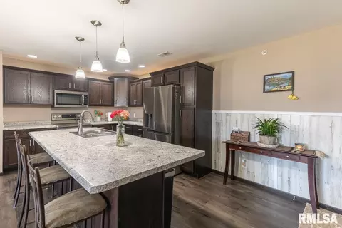 400 E Franklin St #202, Eldridge, IA 52748 photo 7