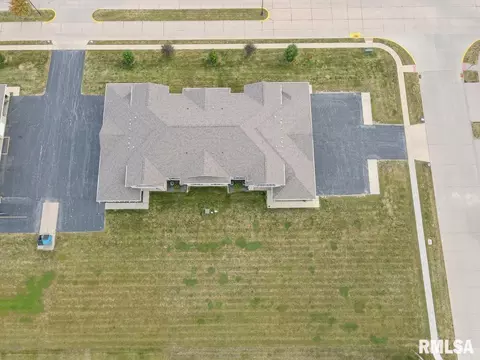 400 E Franklin St #202, Eldridge, IA 52748 photo 3