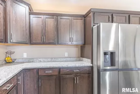 400 E Franklin St #202, Eldridge, IA 52748 photo 9