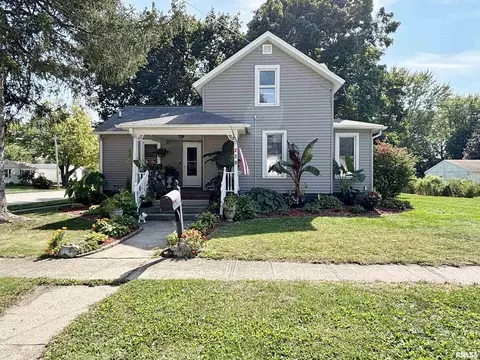 228 E Locust St, Geneseo, IL 61254