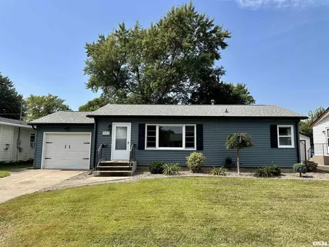 1122 Galbraith Dr, Clinton, IA 52732