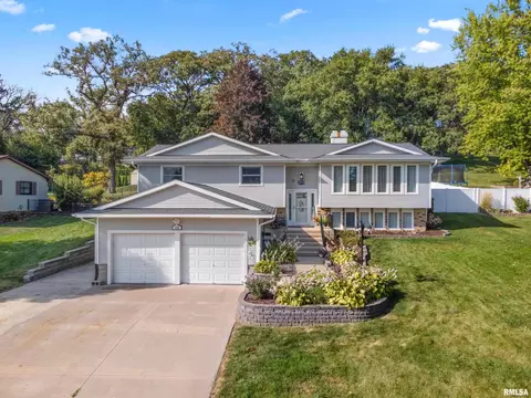 438 Center Dr, Geneseo, IL 61254