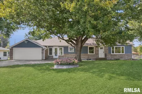 3852 N 3rd St, Clinton, IA 52732