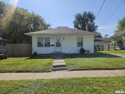 1116 E 10th St, Muscatine, IA 52761