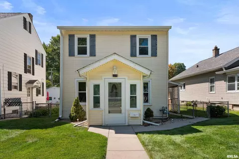 2375 31st St #A, Moline, IL 61265