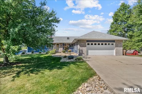 910 Fyre Lake Dr, Sherrard, IL 61281