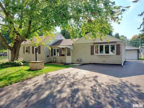 6707 33rd St, Moline, IL 61265