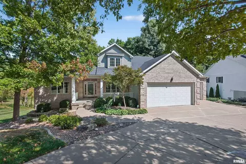 2294 Forest Reed Pl, Le Claire, IA 52753