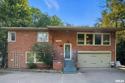 15 Forestview Dr, Coal Valley, IL 61240