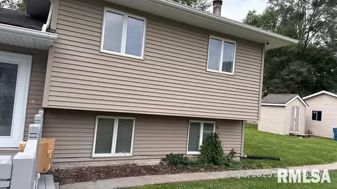 2907 4th St A, East Moline, IL 61244