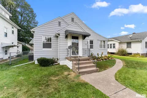 2424 Davie St, Davenport, IA 52804
