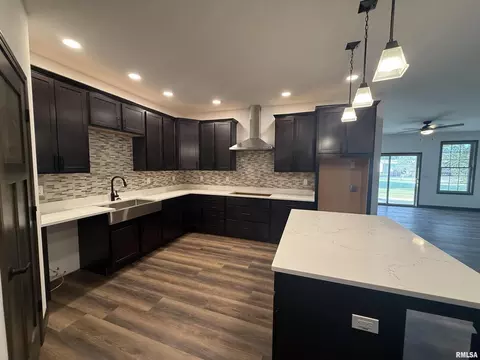 910 W Main St, Aledo, IL 61231 photo 8