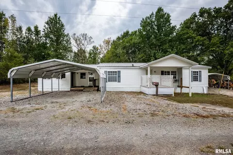 370 Dove Ln, Elkville, IL 62932