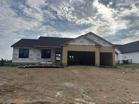 290 Ann Ave, Riverdale, IA 52722