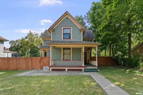 411 W 8th St, Davenport, IA 52803