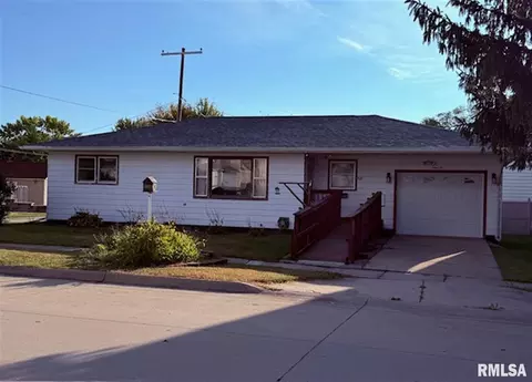 910 4th Ave, Dewitt, IA 52742
