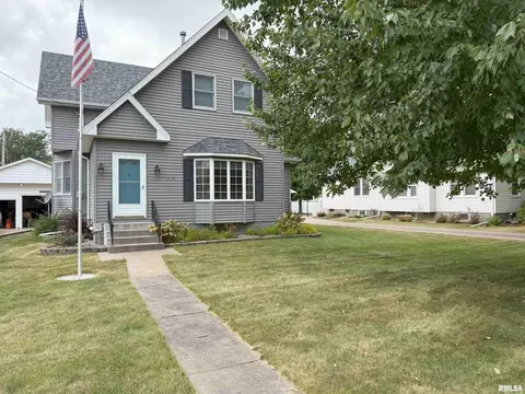 330 N Main St, Walcott, IA 52773