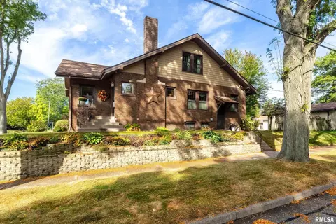 2757 15th Ave, Moline, IL 61265