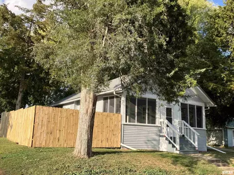 414 E Oak St, Kewanee, IL 61443