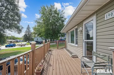 1903 E 6th St, Coal Valley, IL 61240