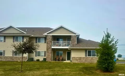 420 E Franklin St #204, Eldridge, IA 52748