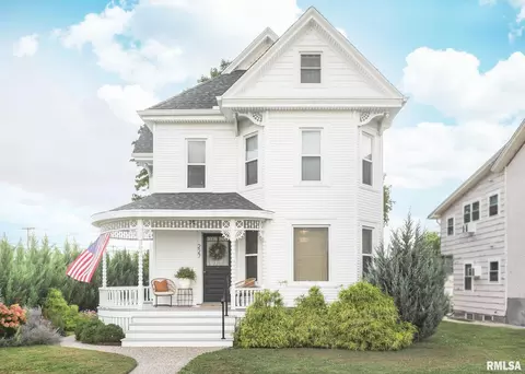227 N State St, Geneseo, IL 61254