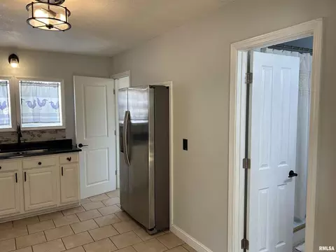 2201 43rd St, Moline, IL 61265 photo 19