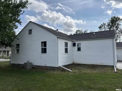 2201 43rd St, Moline, IL 61265 photo 6