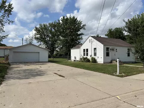 2201 43rd St, Moline, IL 61265