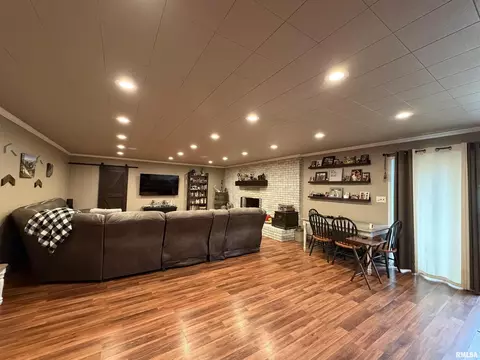 117 Marshall Pl, Carmi, IL 62821 photo 3