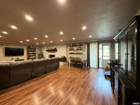 117 Marshall Pl, Carmi, IL 62821 photo 6