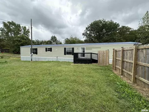 324 S Main St, Ewing, IL 62836 photo 1